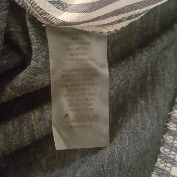 VINCE CAMUTO Mixed Media Striped Hem Pullover Longline Crewneck T… - Picture 7 of 8